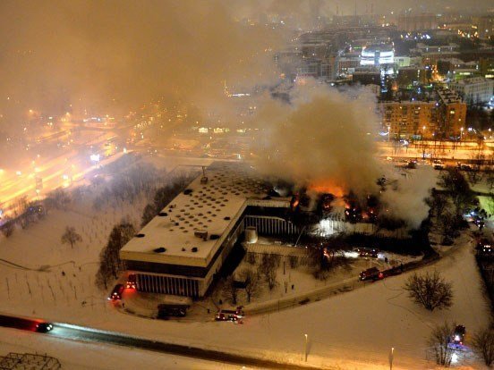 Пожар_в_библиотеке_1422810453.jpg.600x450_q85.jpg